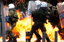 雅典街头发生警民冲突